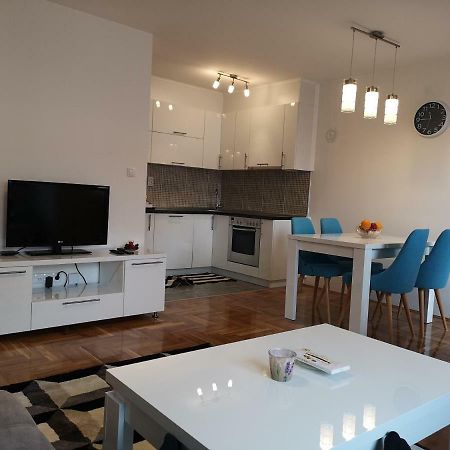 Apartman Gaga Lukavica Eksteriør billede