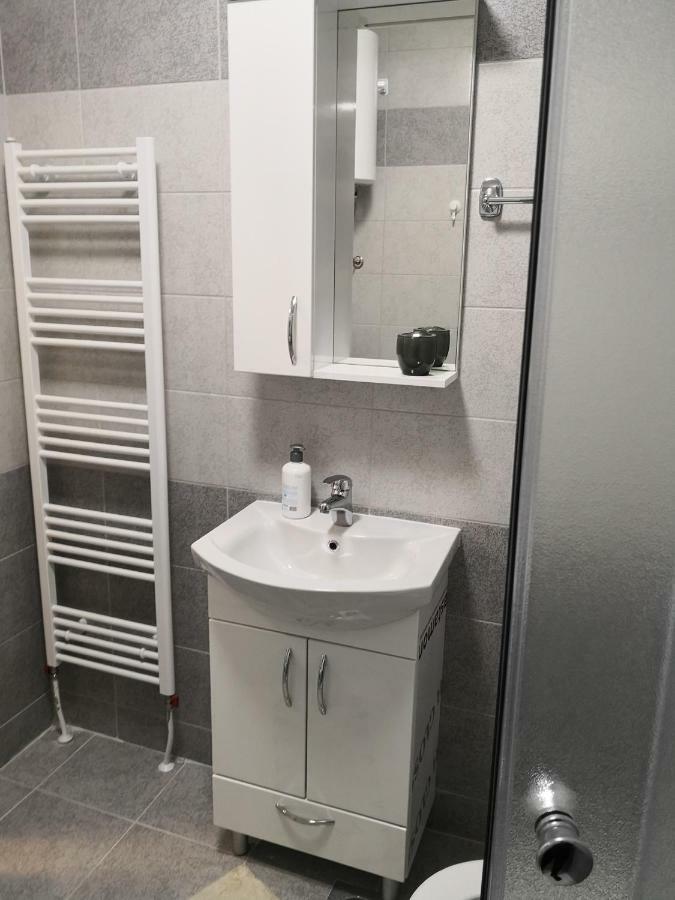 Apartman Gaga Lukavica Eksteriør billede